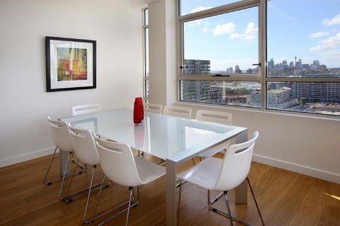 Moore To See - Modern And Spacious 3BR Zetland Apartment With Views Over Moore Park - Accommodation Directory 1