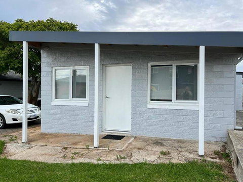 Modern 1 Bedroom Studio Free Parking Close To CBD - Accommodation Directory 3