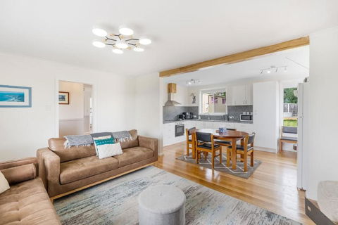 Modern Coastal Escape In Triabunna - Accommodation Directory 0