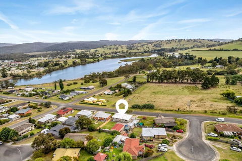 Modern Coastal Escape In Triabunna - Accommodation Directory 1