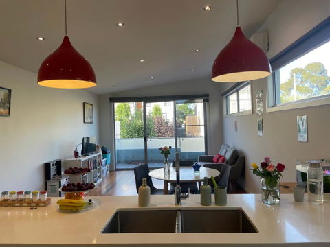 Room In Newport Modern Townhouse - Walk To Stunning Ocean View - Accommodation Directory 0