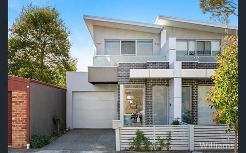Room In Newport Modern Townhouse - Walk To Stunning Ocean View - Accommodation Directory 1