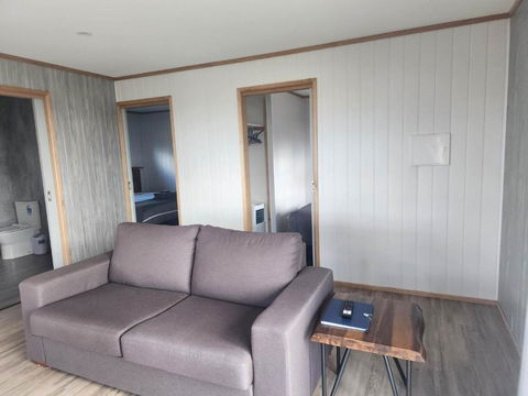 Mount Rumney Escapes - 5 Seaview Kangaroo House - Accommodation Directory 3
