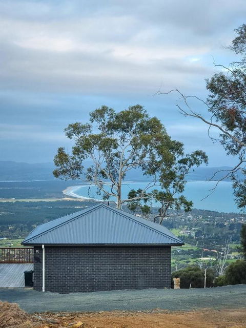 Mount Rumney Escapes - 5 Seaview Kangaroo House - Accommodation Directory 0