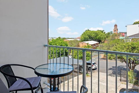 New Farm Nest- 2Bed 1Bath Balcony - Accommodation Directory 2
