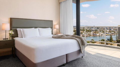 Oaks Gold Coast Hotel - Accommodation Directory 0