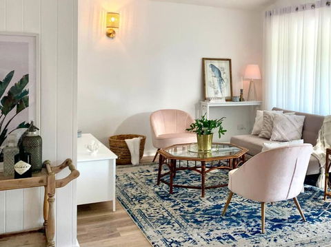 Noraville Hamptons Style Beach House - Accommodation Directory 0