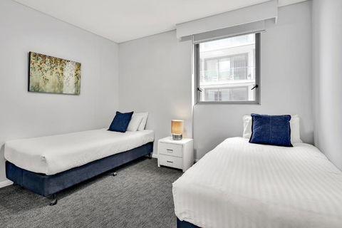 North Sydney Large Two Bedroom MIL2302 - Accommodation Directory 2