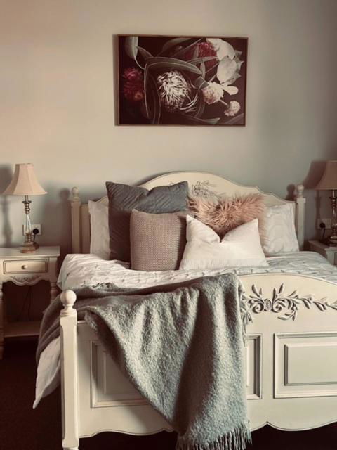 Number 10 -Queen Room With B/fast - Accommodation Directory 0