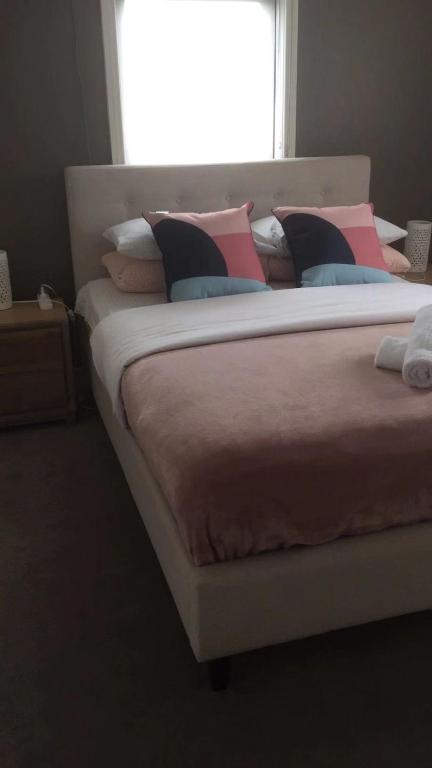 Oaklands Junction Homes - Accommodation Directory 1