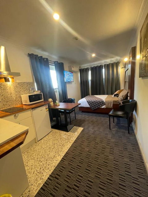Oakleigh House - Accommodation Directory 3