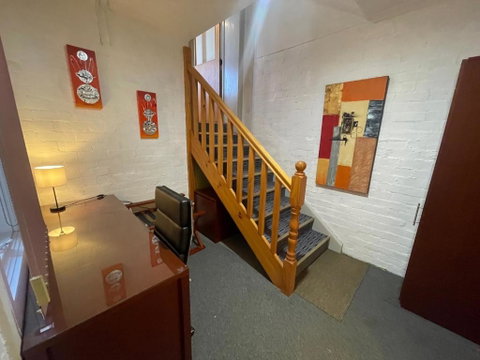 Oakleigh House - Accommodation Directory 2