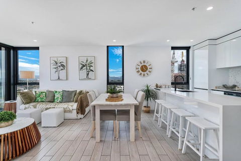 OPUS Apartment - Beach At Your Doorstep Short Walk To Light Rail - Accommodation Directory 3