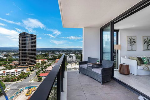 OPUS Apartment - Beach At Your Doorstep Short Walk To Light Rail - Accommodation Directory 1