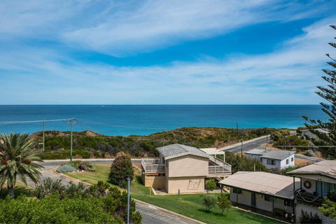 Ocean Vista Large Modern Home With Ocean Views - Accommodation Directory 0
