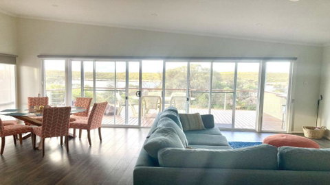 Off The Net - New Listing - Esplanade Property With Views Of The Channel - Accommodation Directory 2