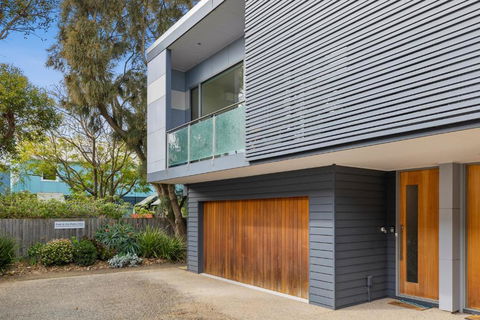 OG- By The Sea, 400m To Beach - Accommodation Directory 0