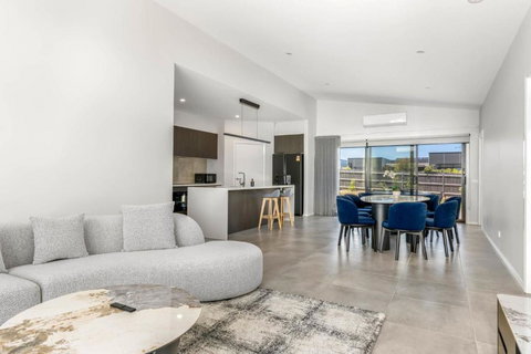 Opulence Cove - Accommodation Directory 0