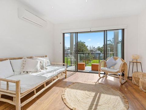 Osprey Mornington - Accommodation Directory 1