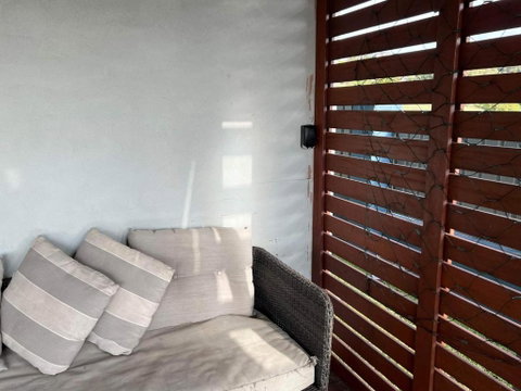 One Bedroom CBD Unit, Walk To Beaches & Cafes - Accommodation Directory 3
