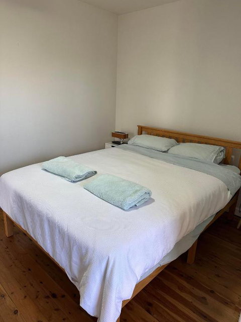 One Bedroom CBD Unit, Walk To Beaches & Cafes - Accommodation Directory 1