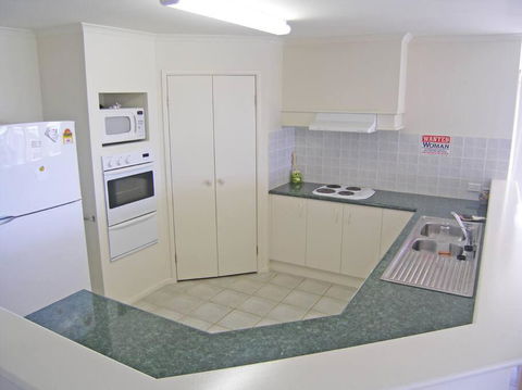 ORSO1O - Water View House - Accommodation Directory 2