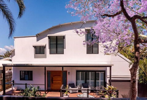 PACIFIC Stunning Coastal Home The Perfect Family Getaway - Accommodation Directory 0