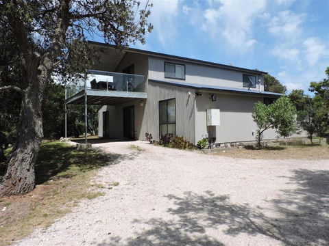 Paradise On The Boulevard - 90 Mile Beach Holiday Home - Accommodation Directory 2