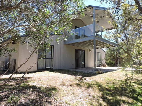 Paradise On The Boulevard - 90 Mile Beach Holiday Home - Accommodation Directory 0