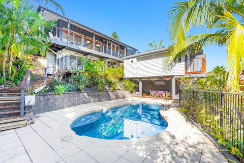 Paradise Palms - Resort Retreat With Panoramic Views - Accommodation Directory 0