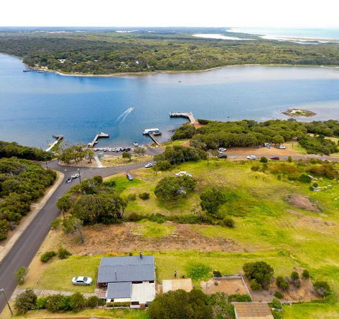 Paradise View - Accommodation Directory 1