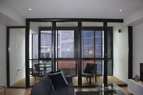 Perfect Large One Bedroom Plus Study - ALB09518 - Accommodation Directory 1