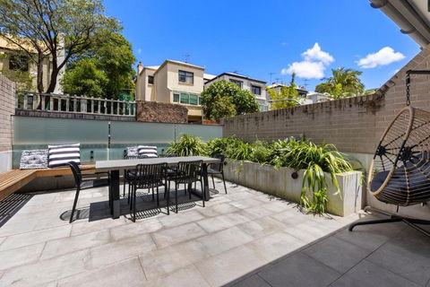 Perfect Vacation Home W Terrace & Private Garage - Accommodation Directory 1