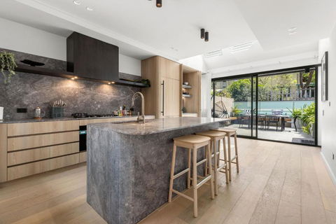 Perfect Vacation Home W Terrace & Private Garage - Accommodation Directory 0