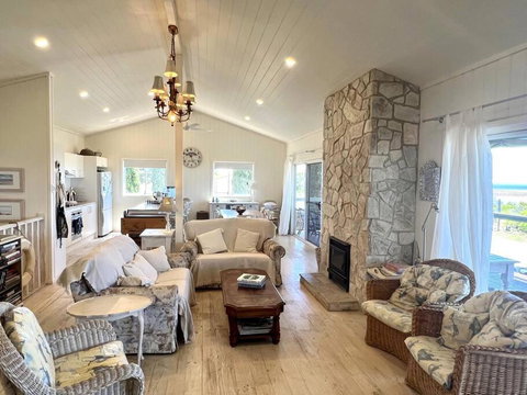 Pine Lodge - Accommodation Directory 2