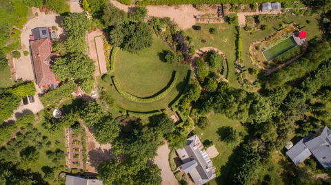 Planetrees Estate - Accommodation Directory 1