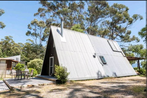 Poppies Retreat - Accommodation Directory 0