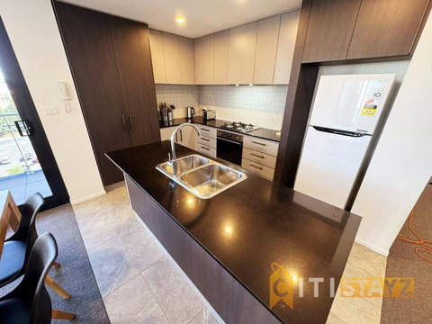Posh In Phillip - 2bd 2bth Apt - Accommodation Directory 1