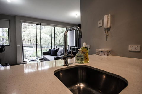 ReadySet Apartments On Altona - Accommodation Directory 3