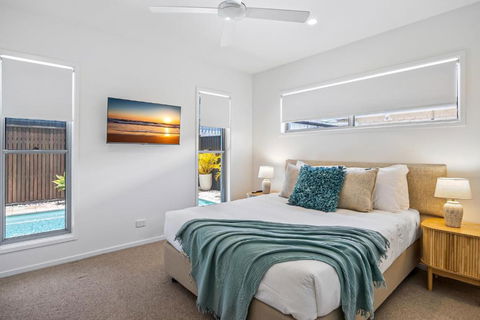 Premium 4-Bed Coastal Escape With BBQ And Pool - Accommodation Directory 3