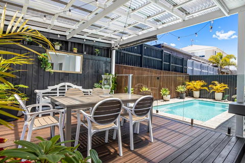 Premium 4-Bed Coastal Escape With BBQ And Pool - Accommodation Directory 0