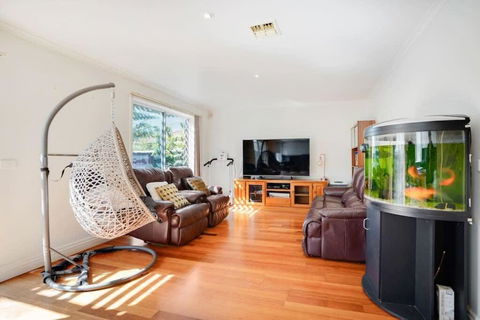 Prized Home Away From Home In Enviable Location - Accommodation Directory 2