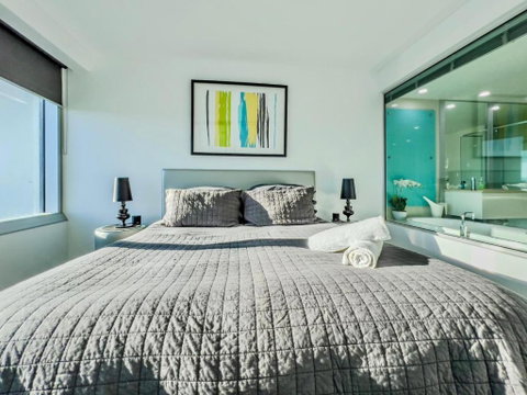 Q1 Skyview Retreat - Level 31 Spectacular Views - Accommodation Directory 1