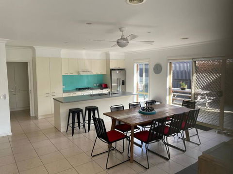 R&R By The Bay In Prime Location - Accommodation Directory 3