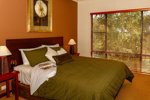 Rainbow Trail Chalets - Accommodation Directory 2