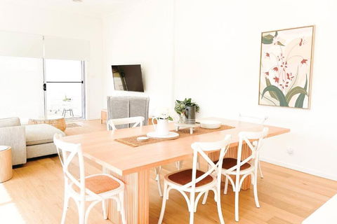 Red Brick Central Retreat - Accommodation Directory 0