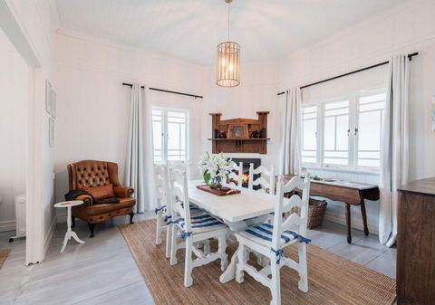 Pretty Pink Queenslander With Spectacular Views! - Accommodation Directory 2