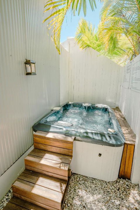 Private Outdoor Spa, Fire Pit, Cinema Room - THE COTTAGE COOLUM BEACH - Accommodation Directory 0