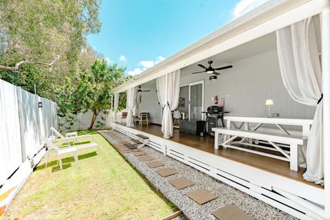 Private Outdoor Spa, Fire Pit, Cinema Room - THE COTTAGE COOLUM BEACH - Accommodation Directory 3