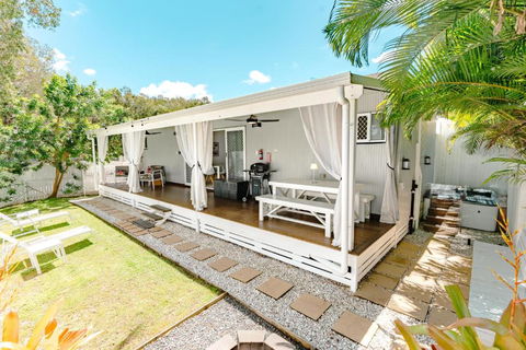 Private Outdoor Spa, Fire Pit, Cinema Room - THE COTTAGE COOLUM BEACH - Accommodation Directory 1